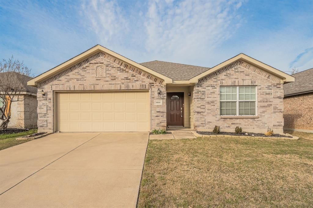 Property Photo:  10541 Rising Knoll Lane  TX 76131 