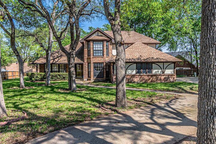 Property Photo: 8801 Sylvan Court TX 76120
