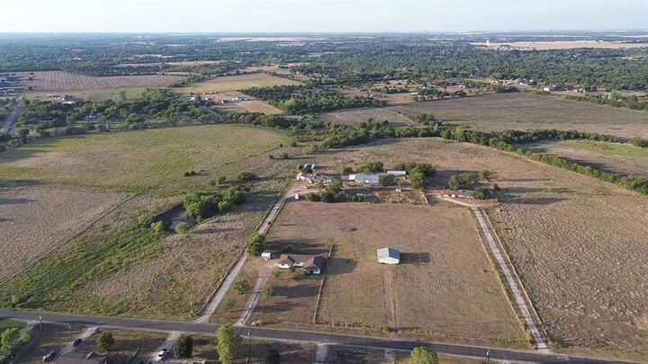 Property Photo:  203 Farrar Road  TX 75165 
