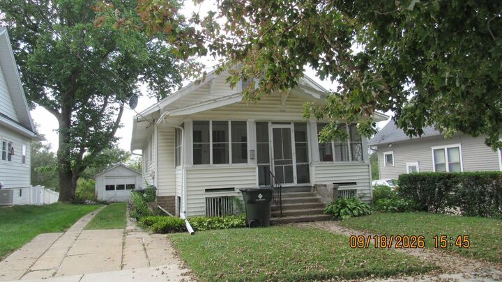Property Photo:  2009 McDonald St  IA 51104 