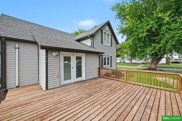 Property Photo:  318 S 1st Street  NE 68047 
