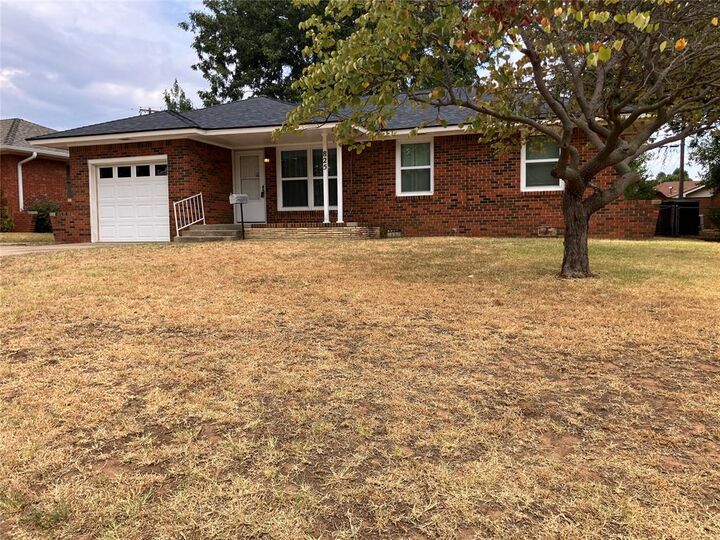 Property Photo:  825 E Bouse Drive  OK 73110 