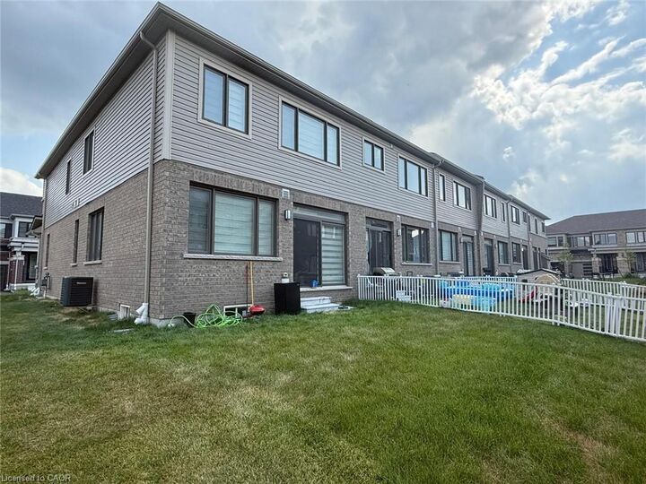 Photo de la propriété:  15 Blacklock Street 39  ON N1S 0E2 