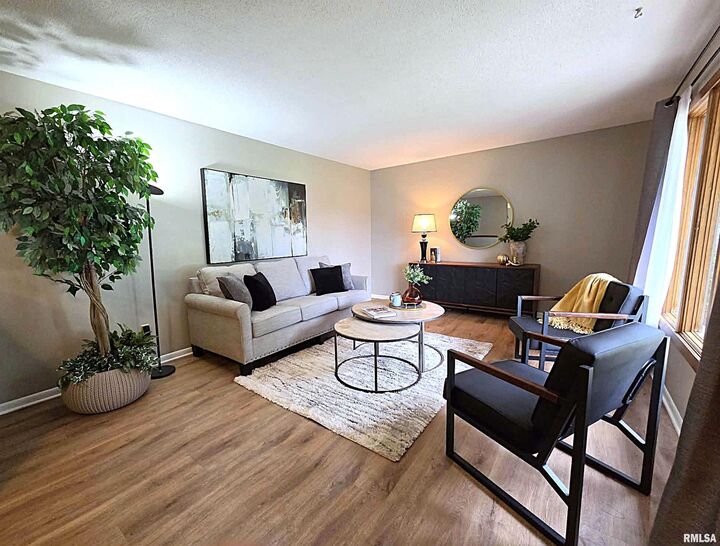Property Photo:  2107 N Arrowood Court  IL 62305 