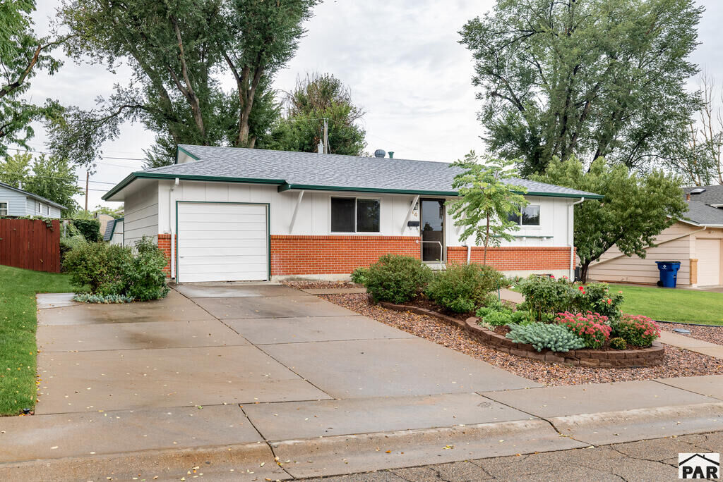 Property Photo:  44 Glenmore Rd  CO 81001 