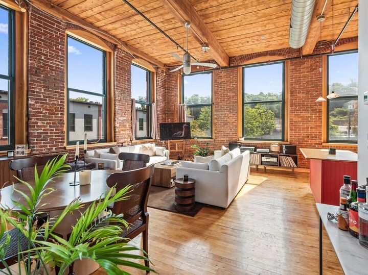 Property Photo:  1 Envelope Ter 201  MA 01604 