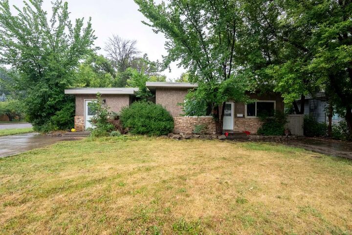 Property Photo:  1501 16 Avenue S  AB T1K 0Y7 