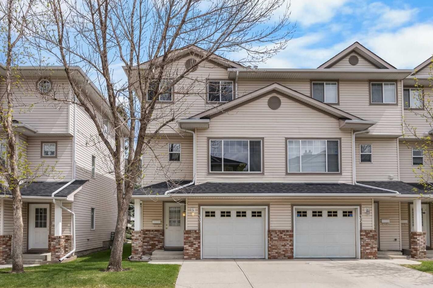Property Photo:  33 Country Hills Cove NW  AB T3K 5G7 