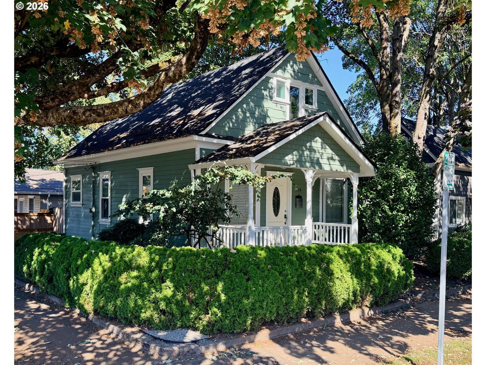 Property Photo: 714 W McLoughlin Blvd WA 98660