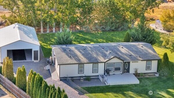 Property Photo: 4072 Road E.9 NE WA 98837