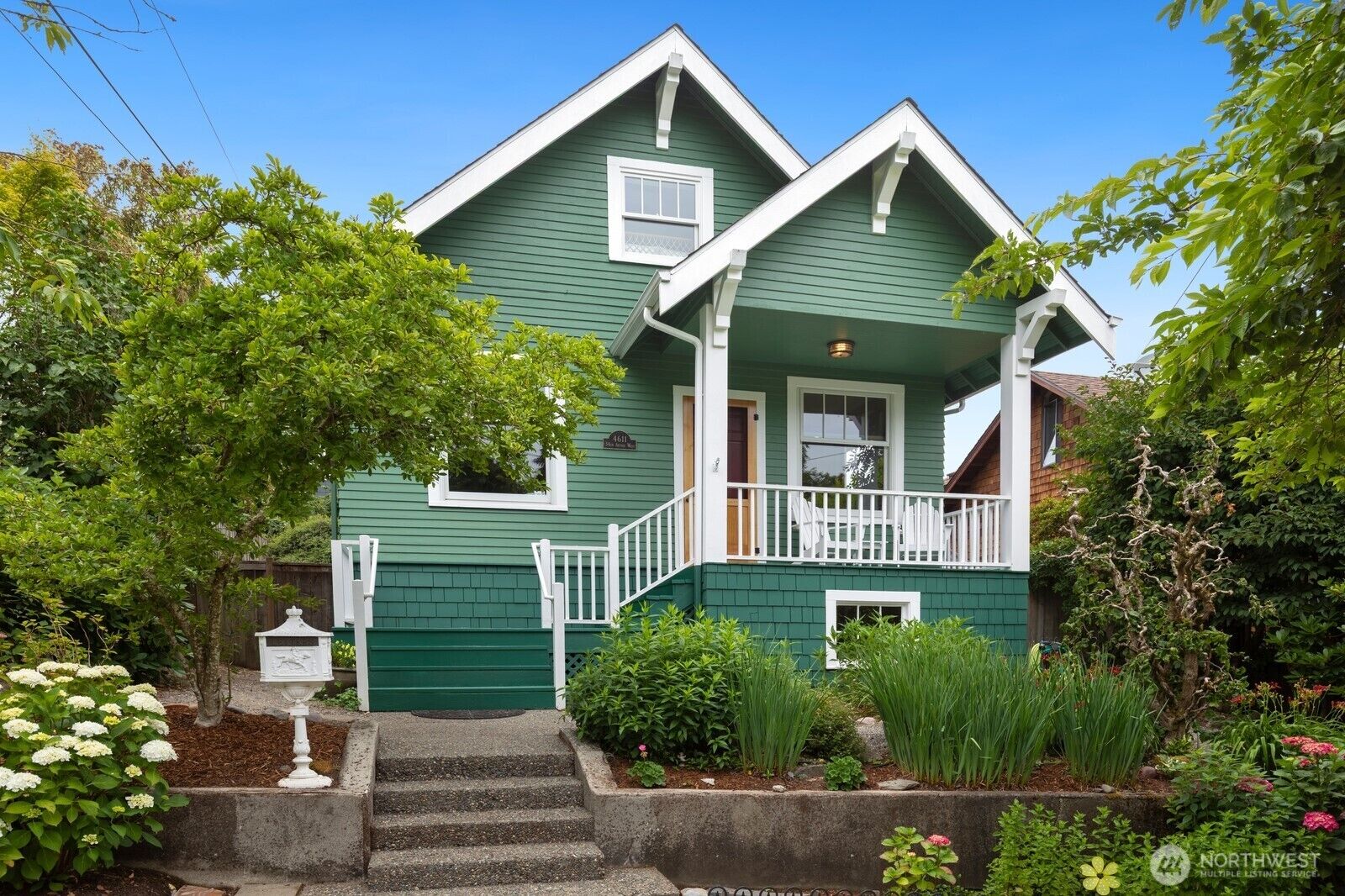 Property Photo:  4611  34th Avenue W  WA 98199 