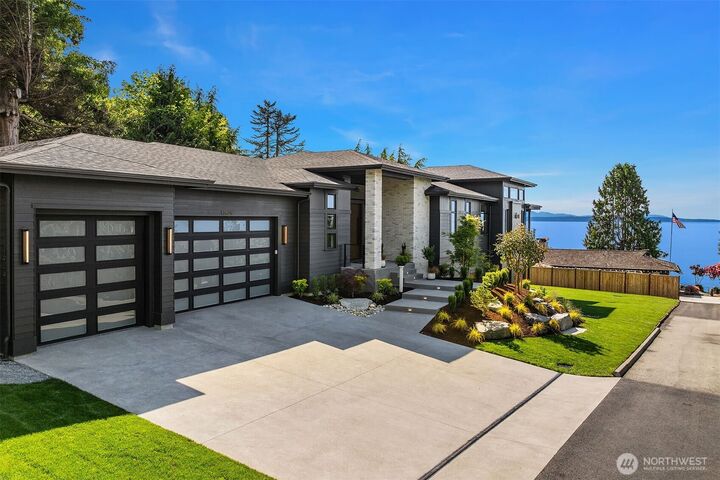 Property Photo:  17626  Talbot Road  WA 98026 
