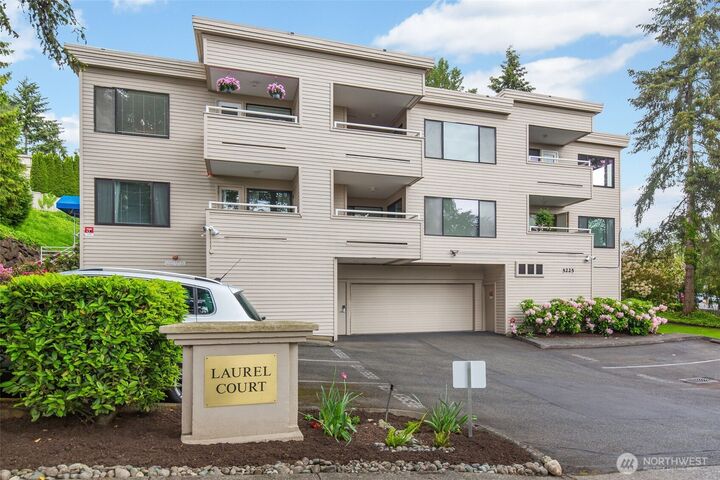 Property Photo: 5225 50th Avenue NE 204 WA 98105