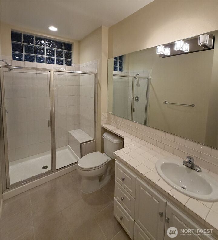Property Photo: 520 6th Avenue 1002 WA 98033
