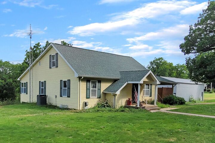 Property Photo: 4459 W Stagecoach Trail IL 61036