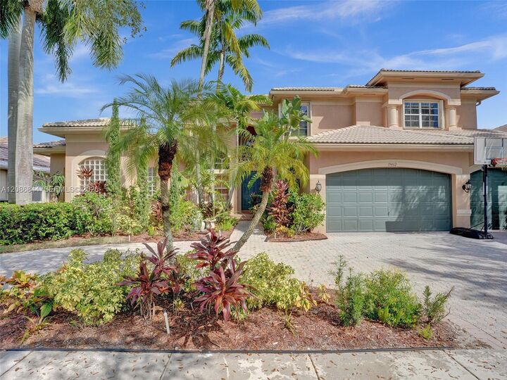 Property Photo:  19462 Saturnia Lakes Drive  FL 33498 