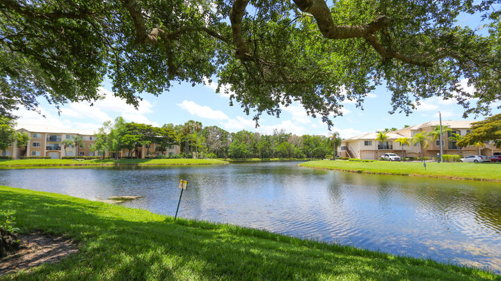 Property Photo:  500 Crestwood Court N 502  FL 33411 