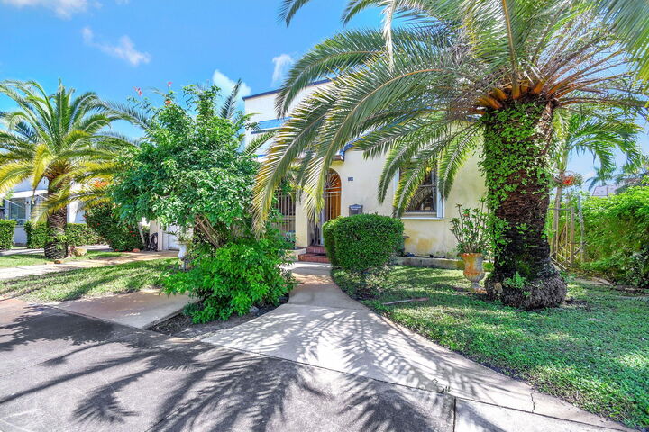 Property Photo: 124 S Palmway FL 33460