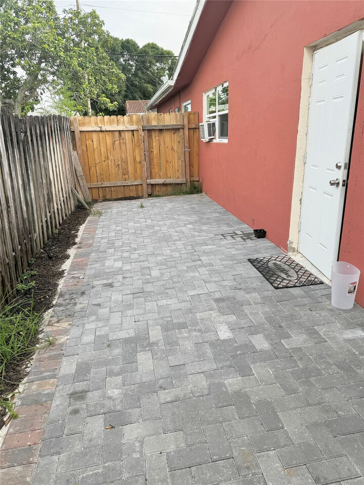 Property Photo:  1500 NE 62nd Street 3  FL 33334 