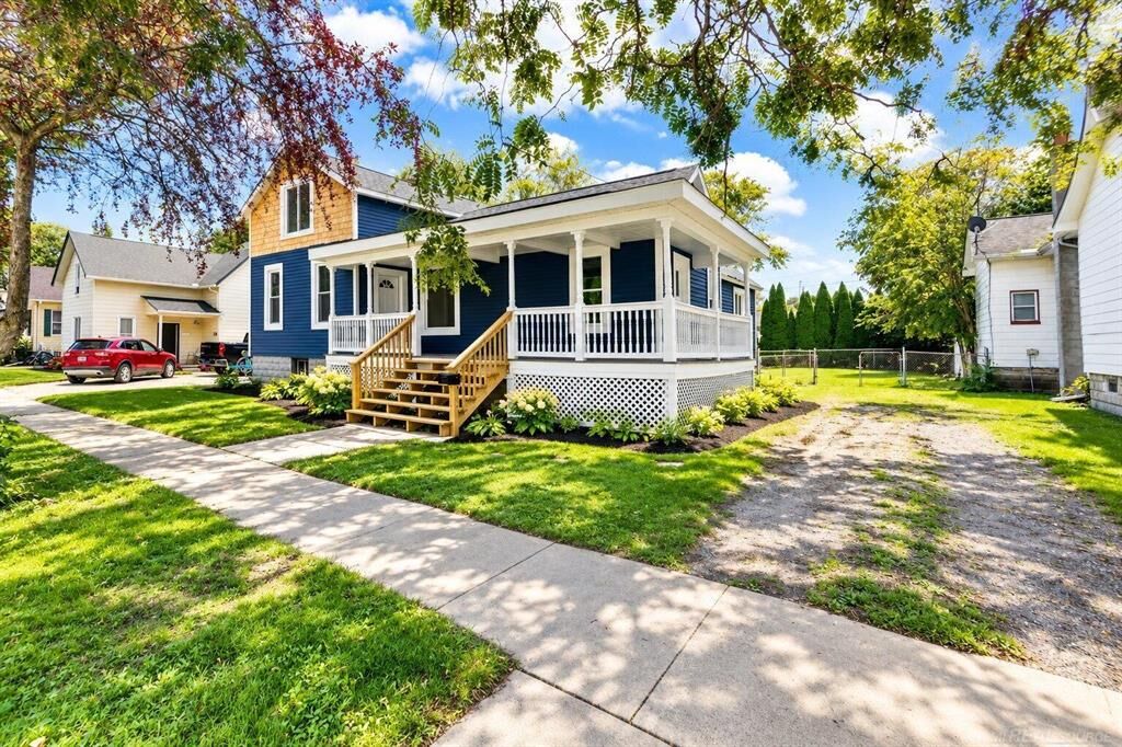 Property Photo: 328 N William Street MI 48039