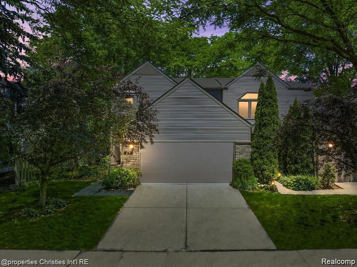 Property Photo:  701 E Lincoln Street  MI 48009 