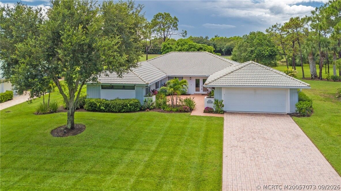 Property Photo:  