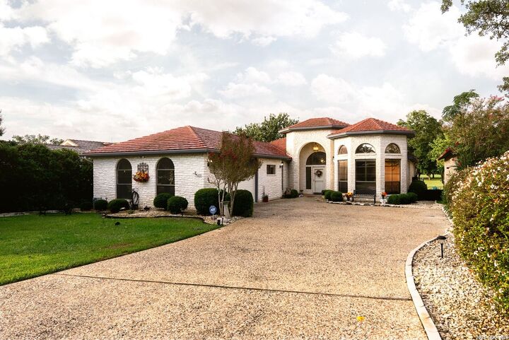 Property Photo:  523 Oakland Hills Ln  TX 78028 