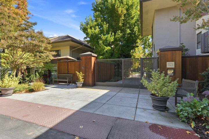 Property Photo:  2140 Santa Cruz Avenue A207  CA 94025 