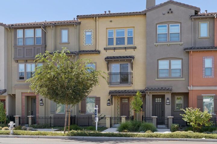 Property Photo:  1373 W Middlefield Road  CA 94043 