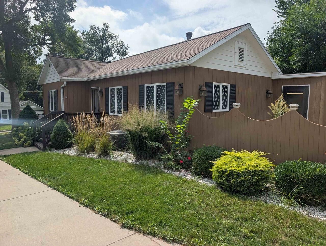 Property Photo:  302 Maple Avenue  WI 53525 
