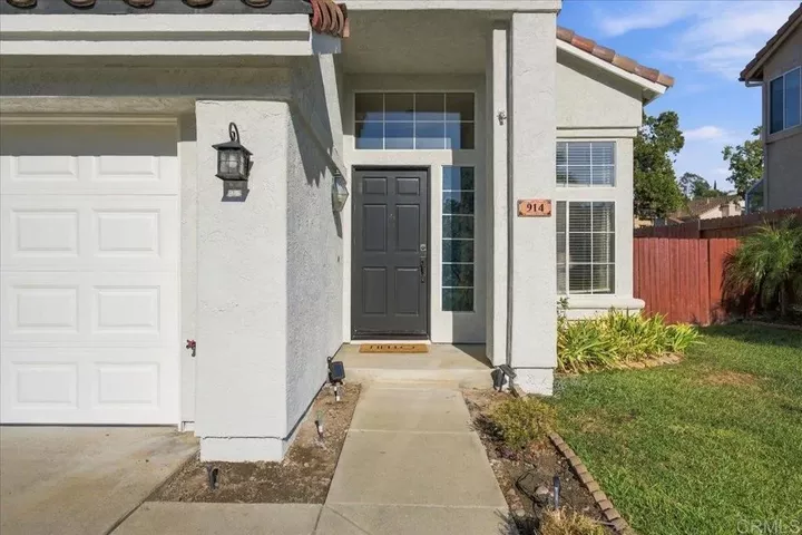 Property Photo:  914 Tempera Court  CA 92057 
