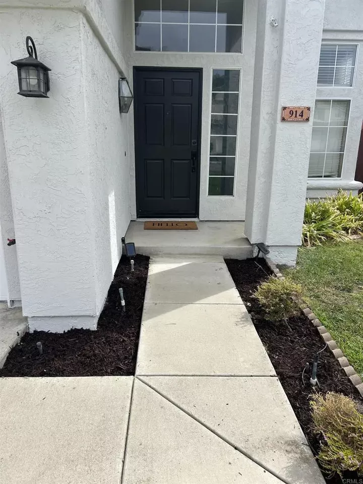 Property Photo:  914 Tempera Court  CA 92057 