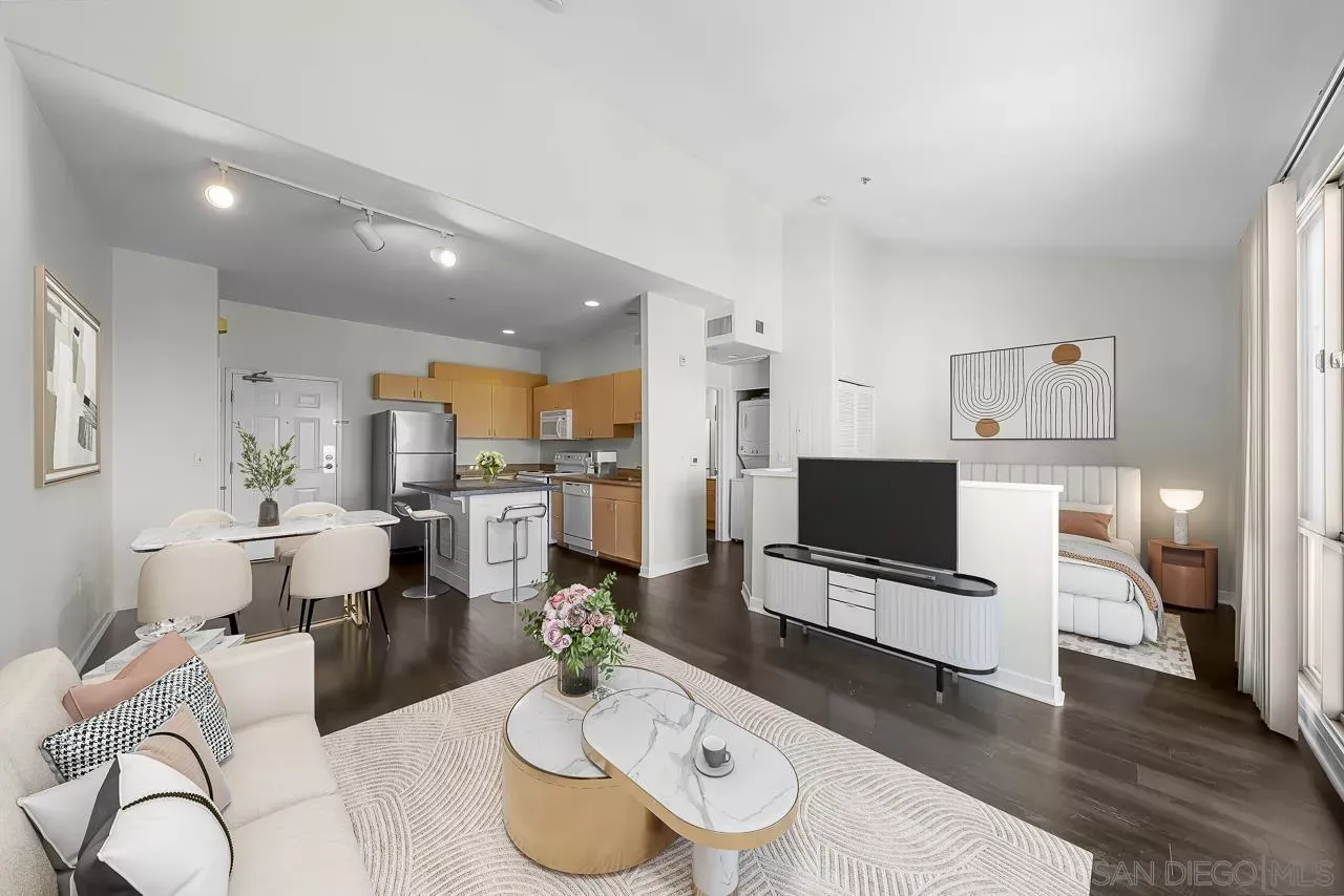 Property Photo:  1501 Front St 613  CA 92101 