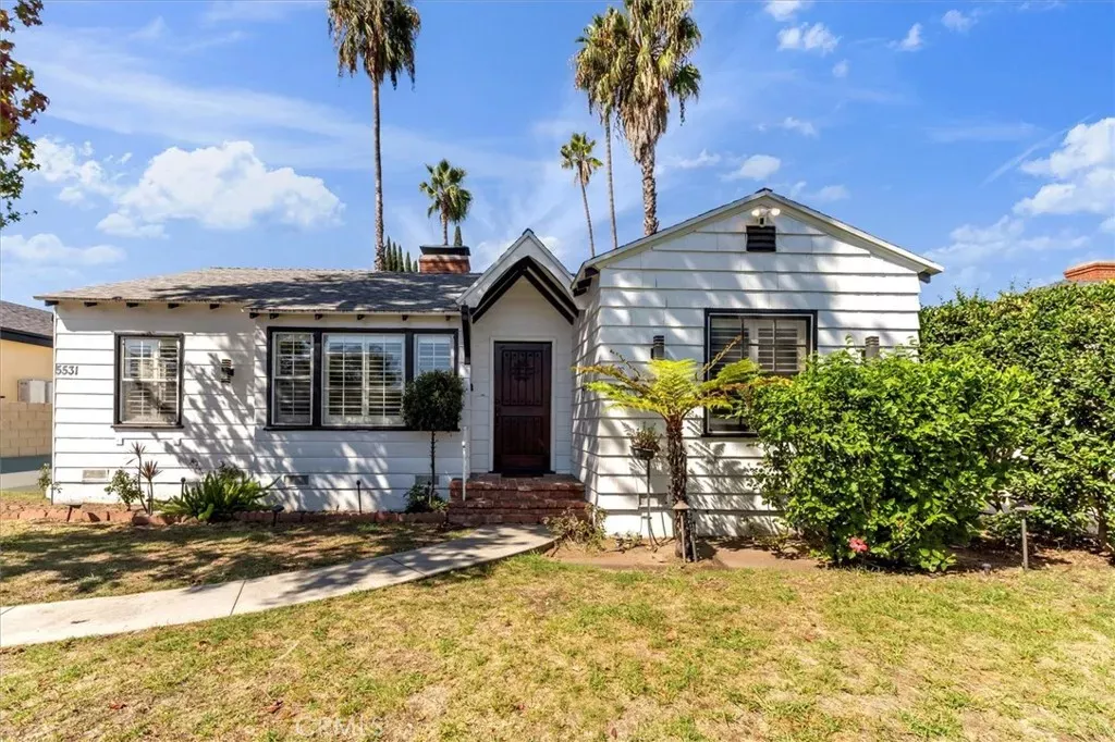 Property Photo:  5531 Carpenter Ave  CA 91607 