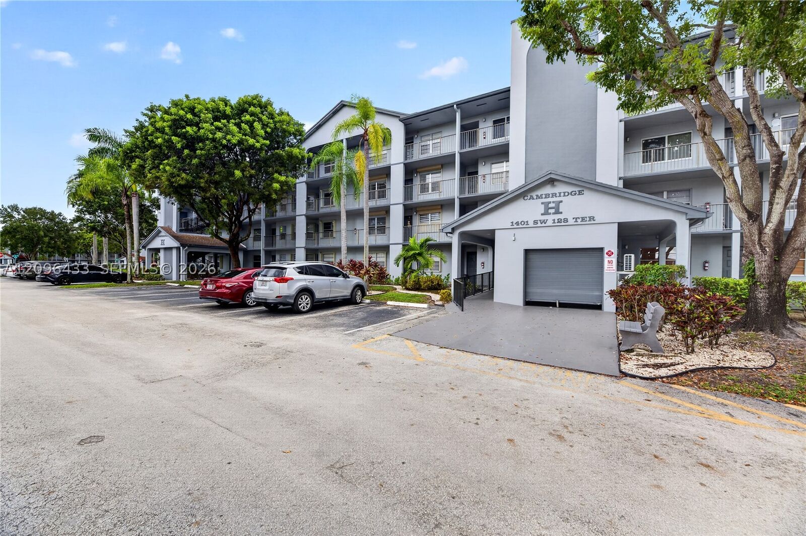 Property Photo:  1401 SW 128th Ter 405H  FL 33027 