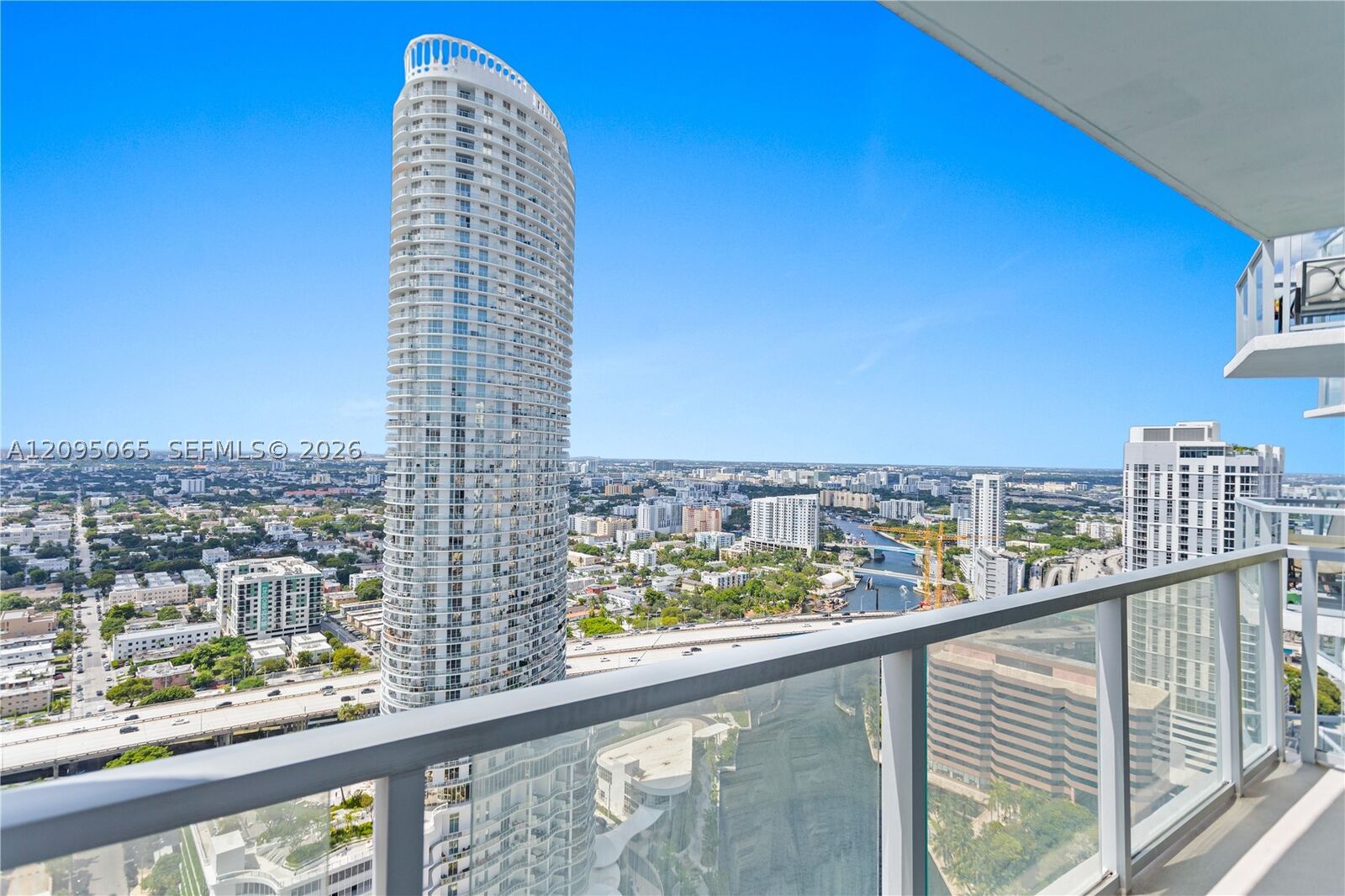 Property Photo:  185 SW 7th St 3600  FL 33130 