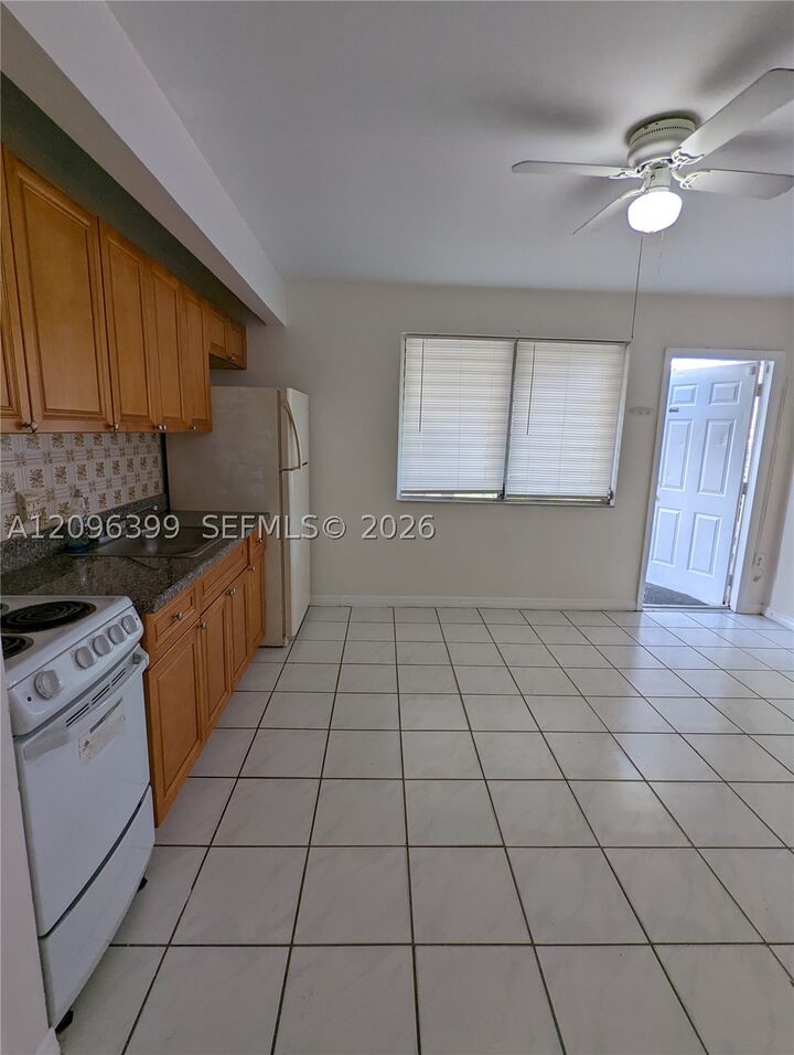 Property Photo:  