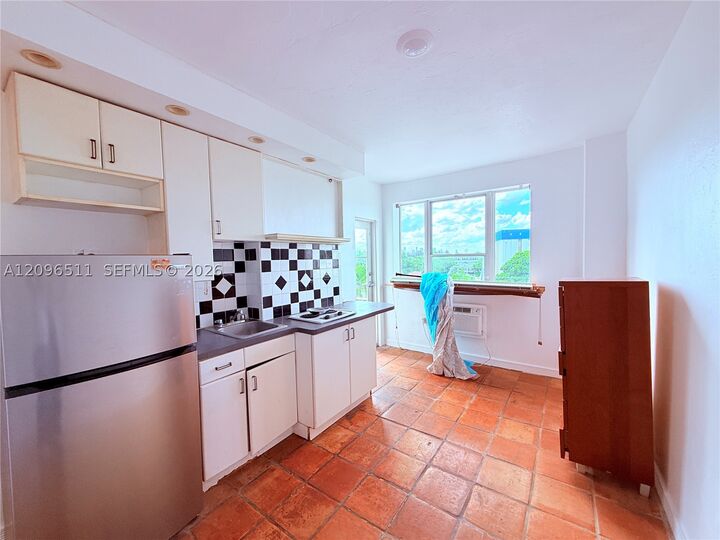 Property Photo:  255 W 24th St 435  FL 33140 