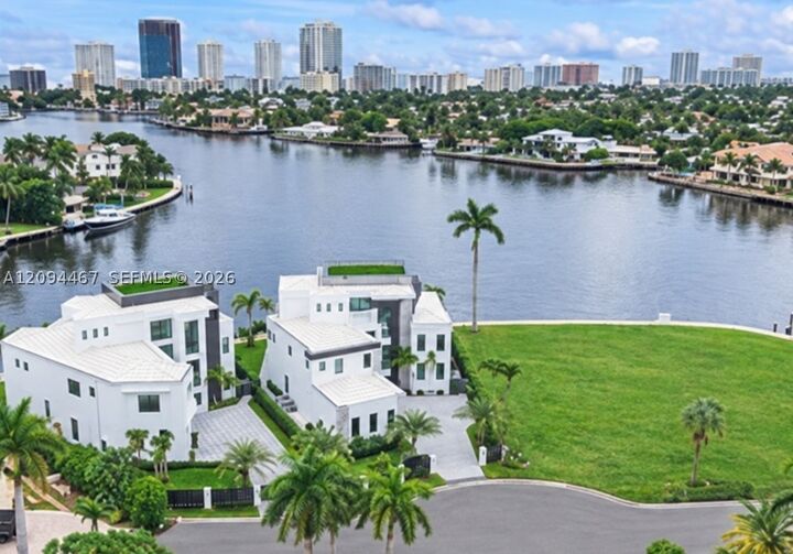 Property Photo: 350 Circle Dr FL 33062