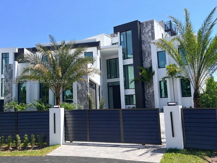 Property Photo:  350 Circle Dr  FL 33062 