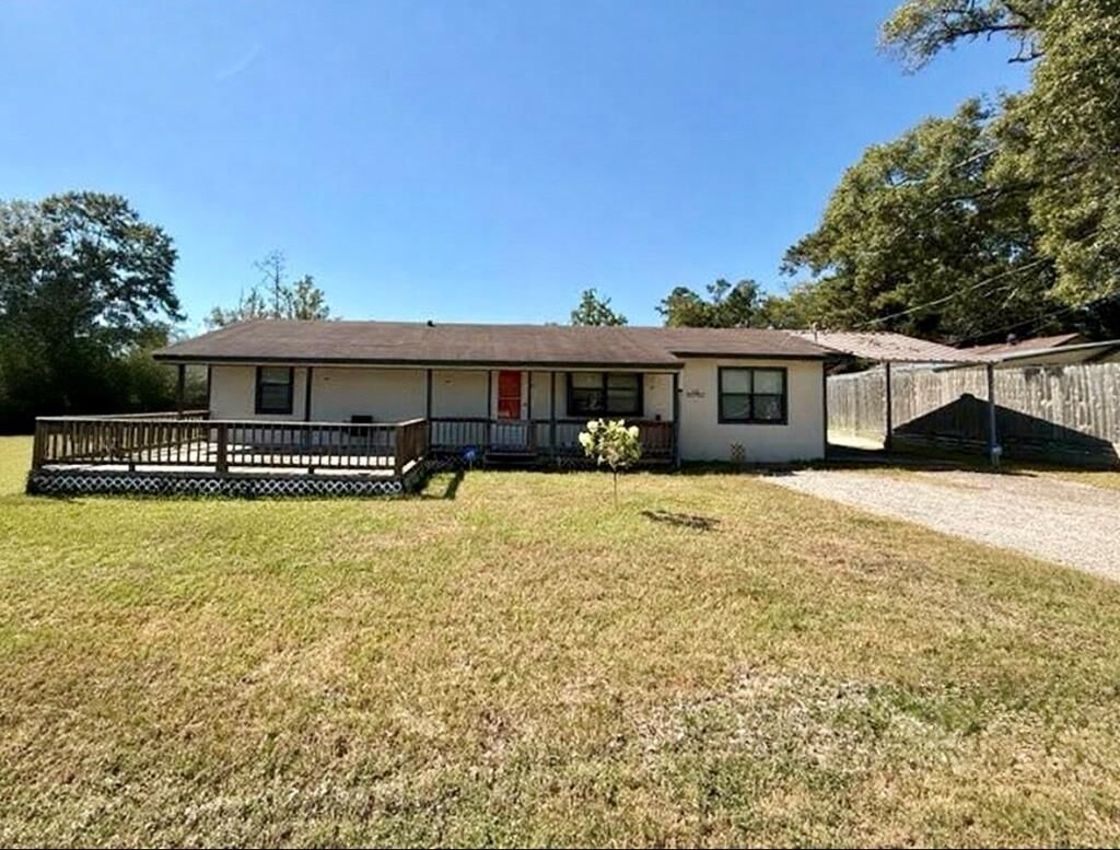 Property Photo: 104 Zube St TX 75951