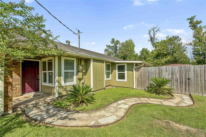 Property Photo:  4249 Holly Hill Court  LA 70605 