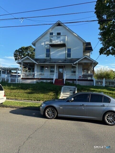 Property Photo:  44-46 Hoyt Street 1  CT 06810 
