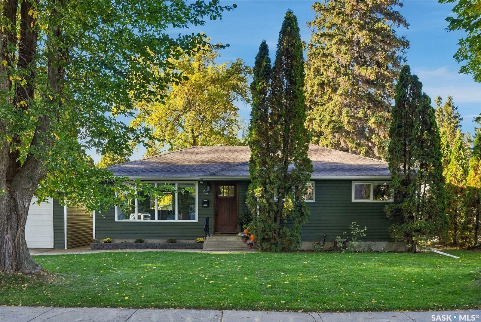 Property Photo:  20 Pinder Crescent  SK S7J 2K8 