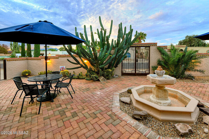 Property Photo:  361 E Placita Idilio  AZ 85614 