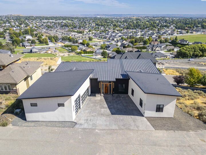 Property Photo:  5411 Hershey Lane  WA 99353 