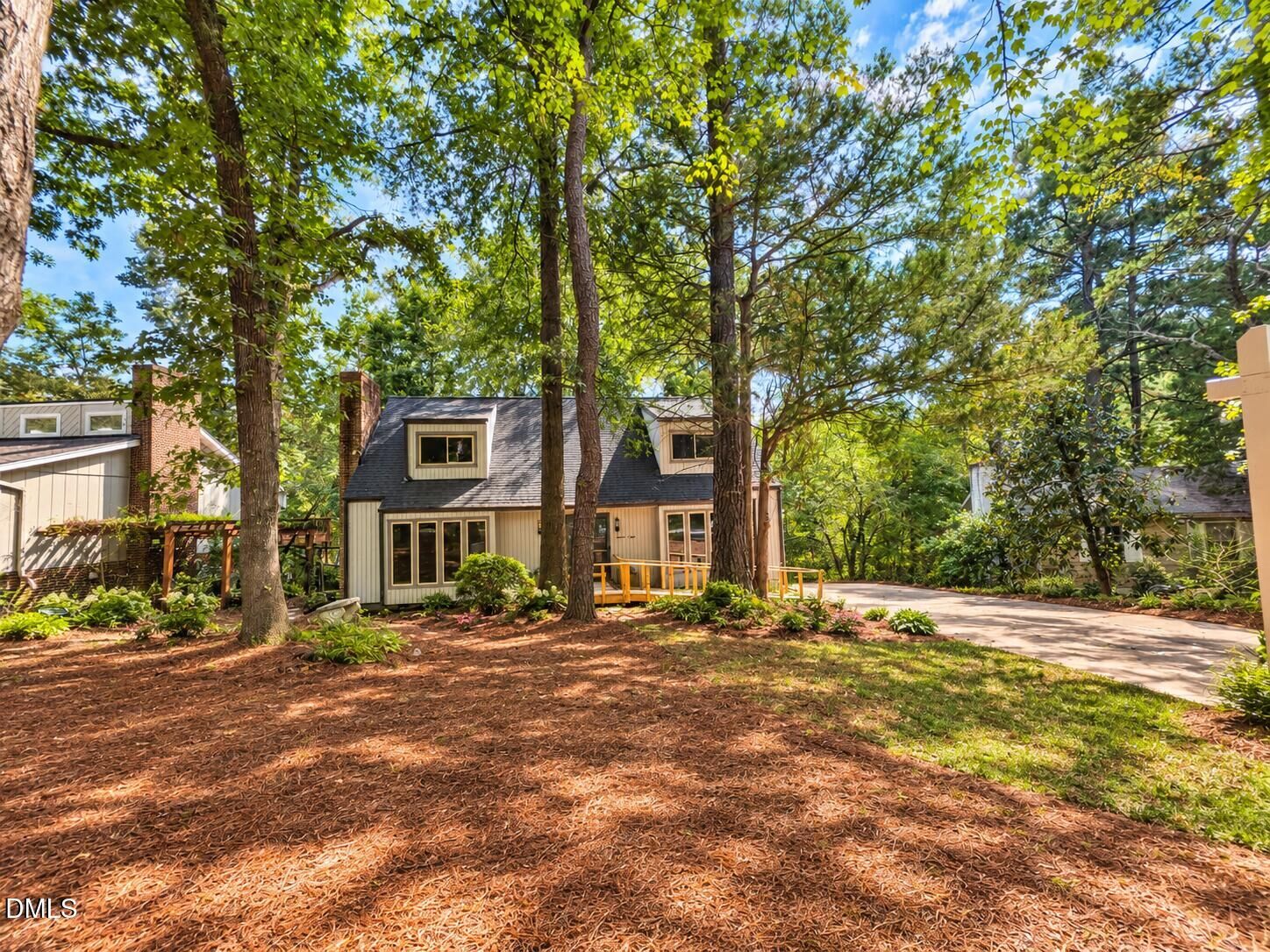 Property Photo: 708 Dawnwood Court NC 27609