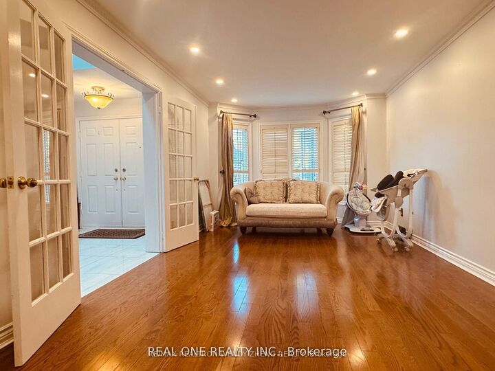 Property Photo:  3 Elmsley Drive  ON L4C 8N1 