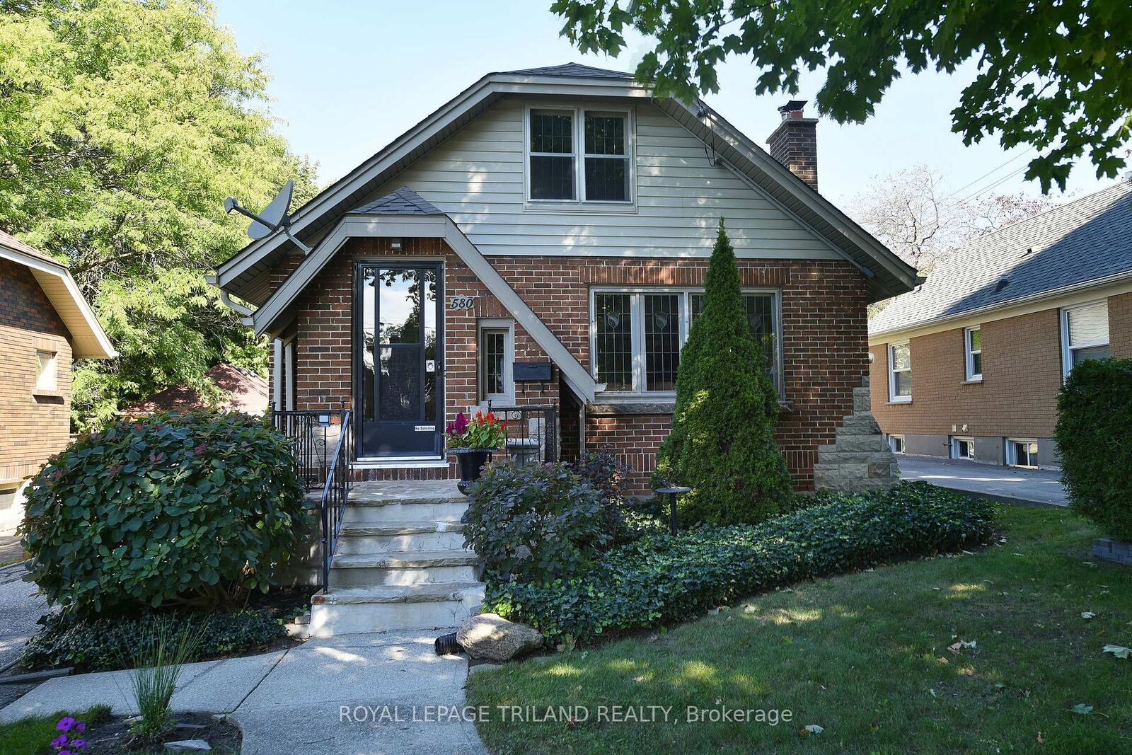 Property Photo:  580 St James Street  ON N5Y 3P6 