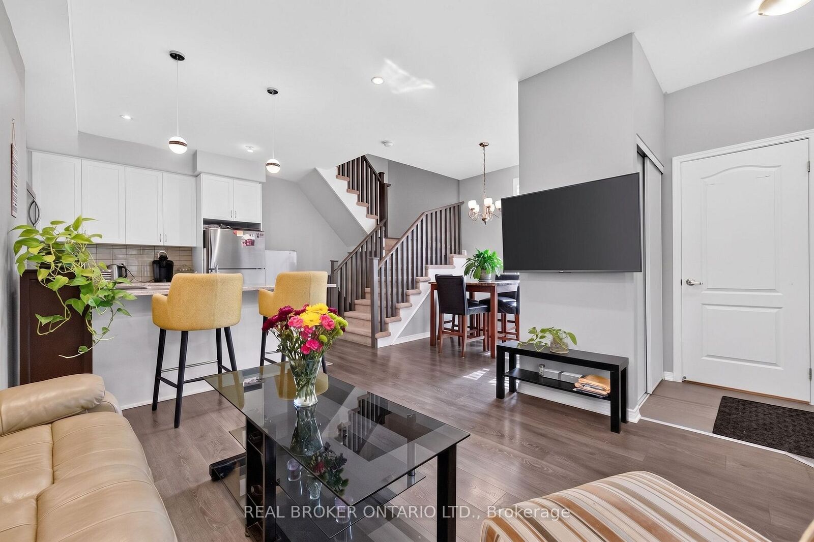 Property Photo:  35 Applewood Lane 63  ON M9C 0C1 
